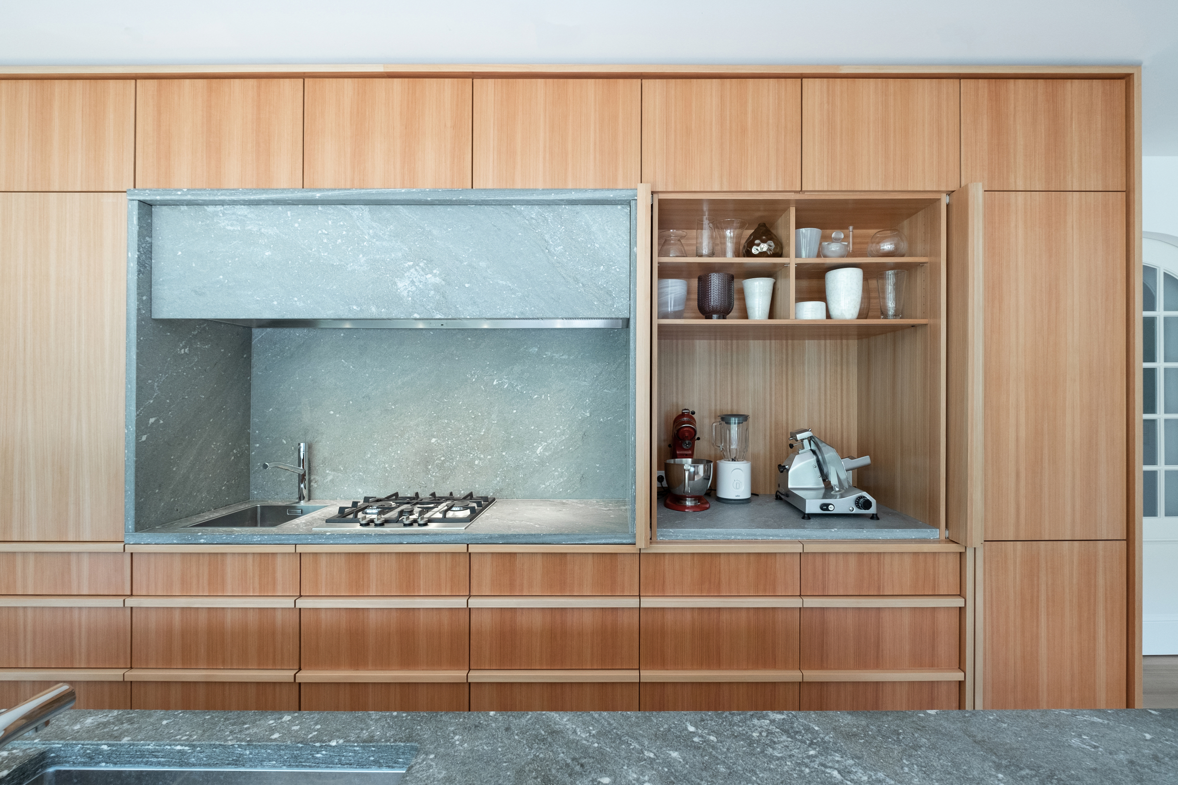 Schrank frontal Studio Riva